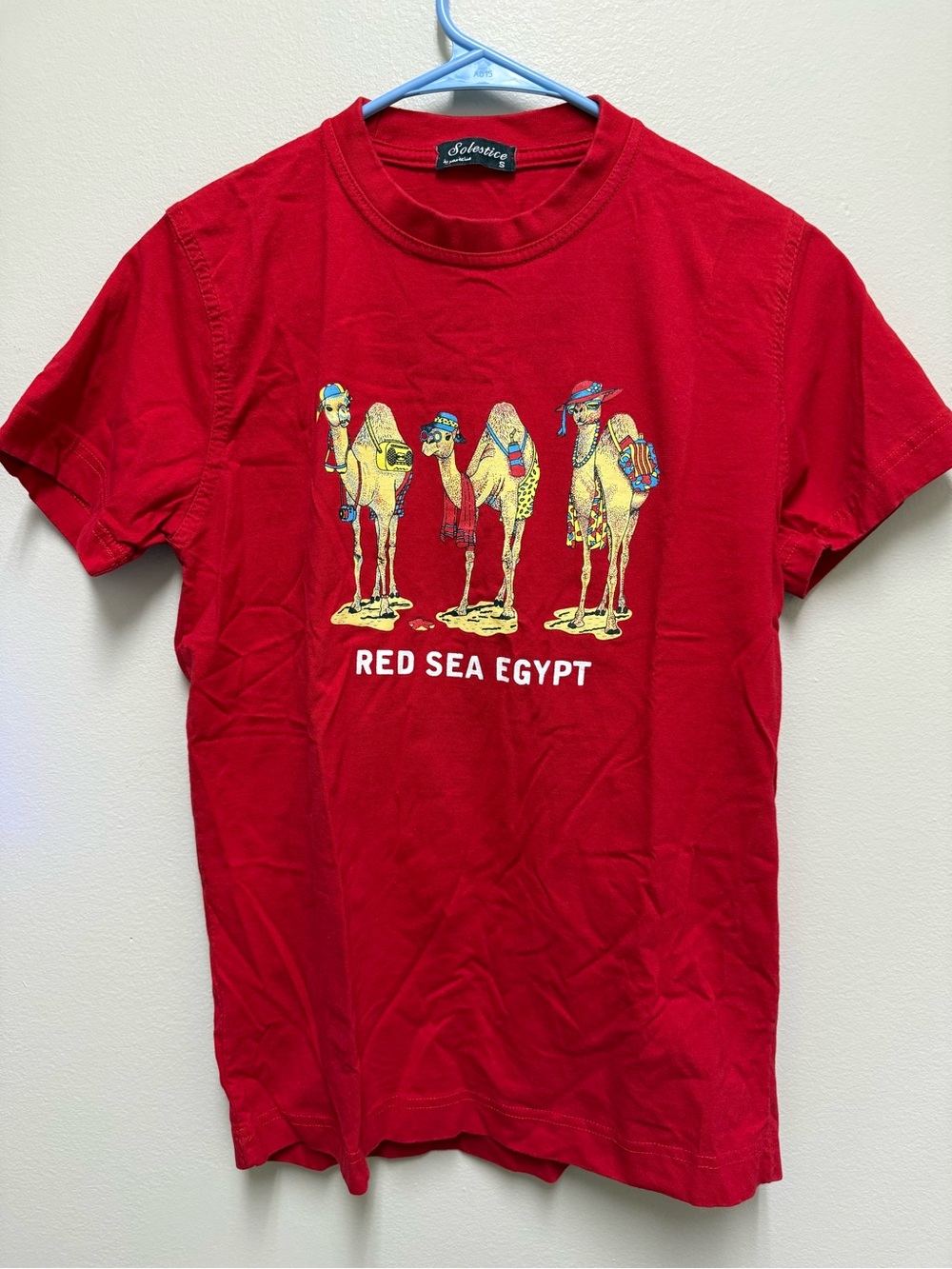 RED SEA EGYPT Camels with hats and sunglasses red mens t-shirt sz small
